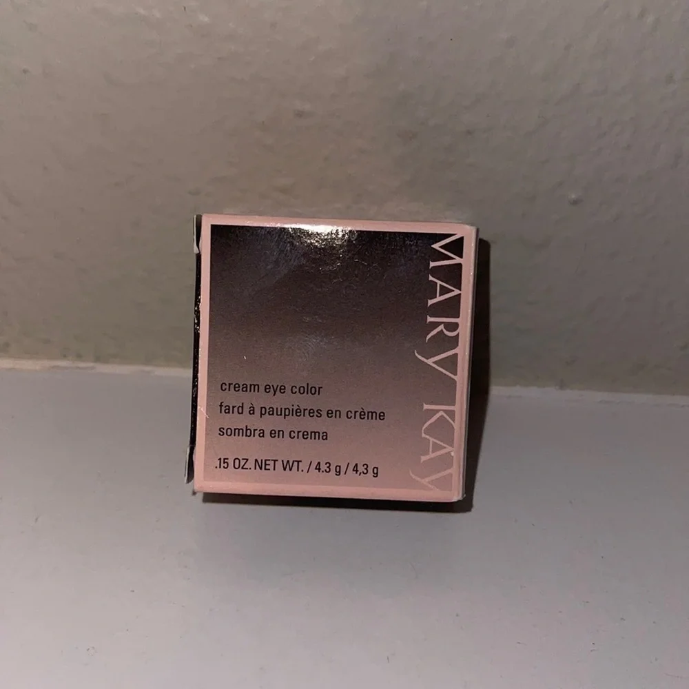 New In Box Mary Kay Cream Eye Color Meadow Grass #025871